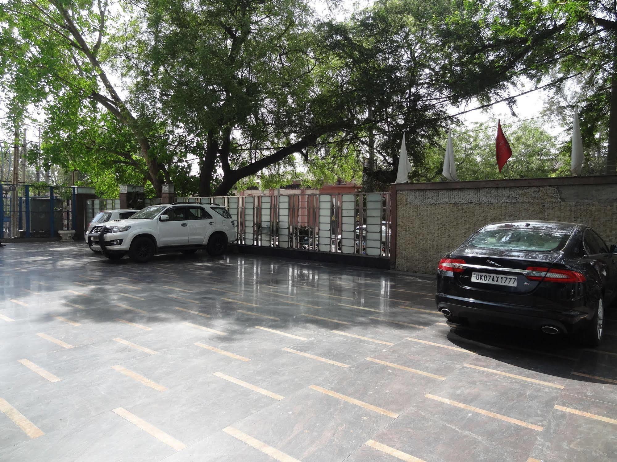 Venizia Sarovar Portico Delhi  Exterior photo